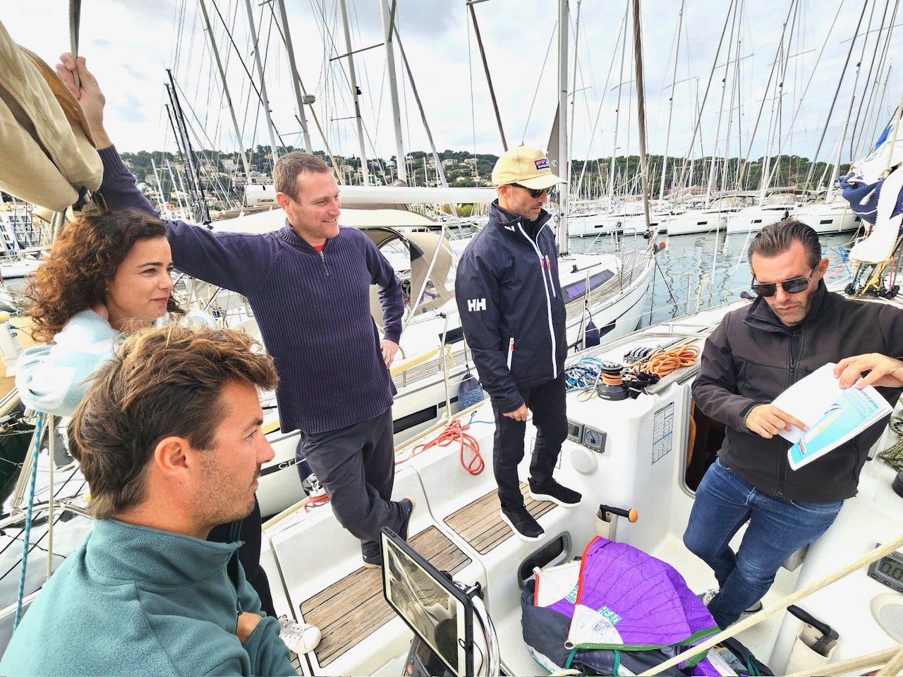 Briefing formation management avant sortie en voilier côtes varoises