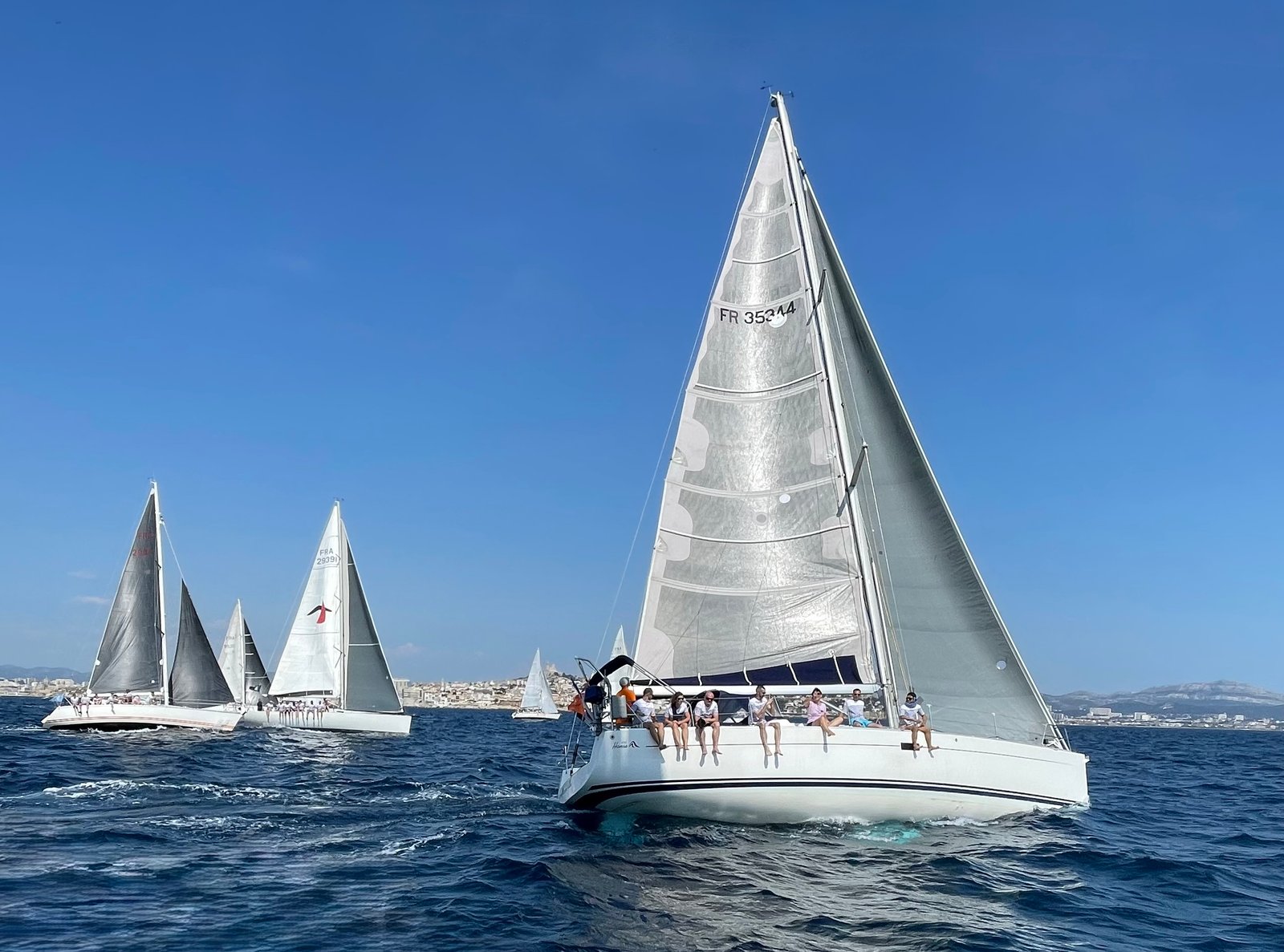 Exercice de team building en régate - cohésion d'équipe Sameline